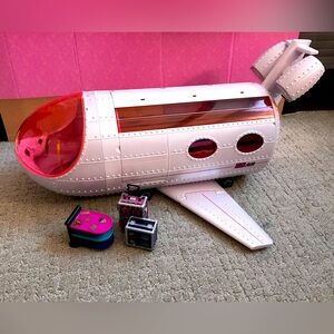 L.O.L Suprise OMG Travel Plane - GOOD CONDITION - See pictures